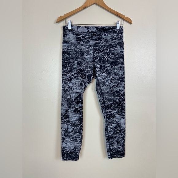 Lululemon Wunder Under High-Rise 7/8 Tight *Full-On Luxtreme 25" - Picture 8 of 15